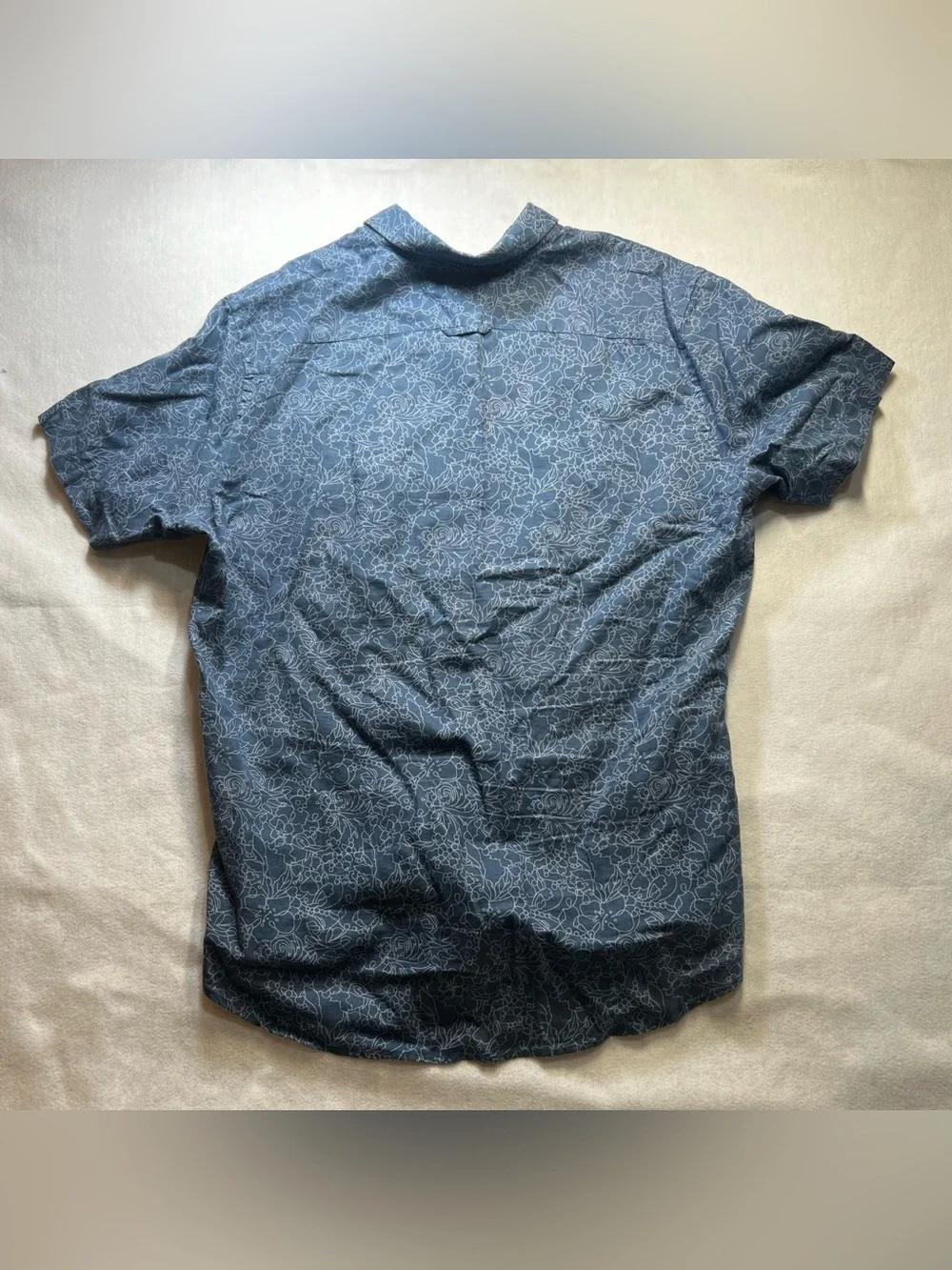 2 Banana Republic Men's L Regular Blue Floral and grey shirt. 2 shirt  BUNDLE 60